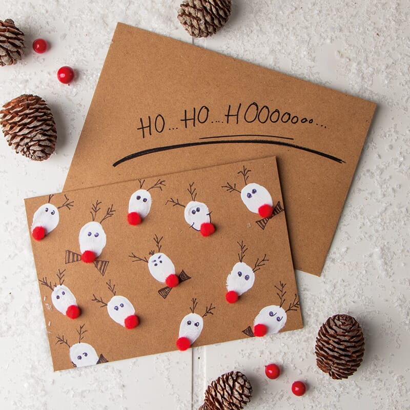 KORTLAGING - ENKLE JULEKORT - KRAFT KARTONG - REINSDYR - JULEKORT - FINGERMALING - POMPOMS - 1.jpg