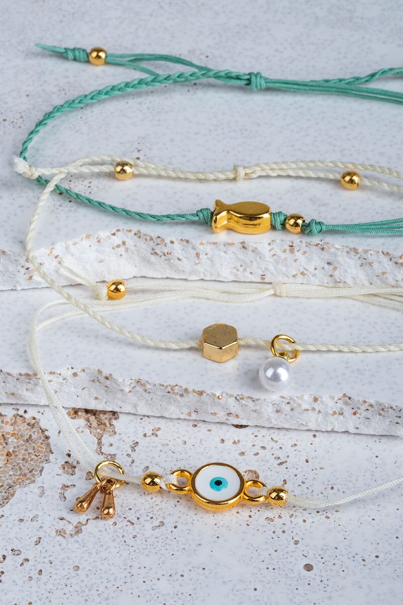 SOMMERARMBÅND - ARMBÅND - DIY ARMBÅND - SOMMERAKTIVITETER - VENNSKAPSBÅND - 1.jpg