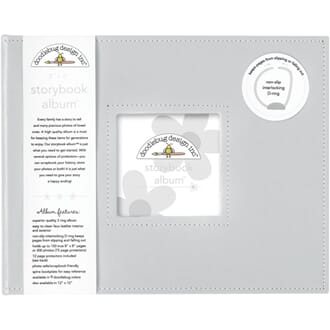 Doodlebug: Gray Storybook D-Ring Album, str 8x8 inch