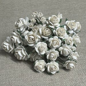 Papirdesign - Hvit Roser og knopper, 3 størrelser